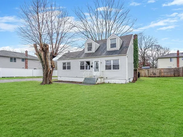 164 N 20th Street, Wheatley Heights, NY 11798