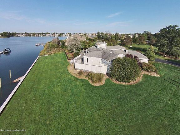 2nd image of 7 Oyster Bay Dr