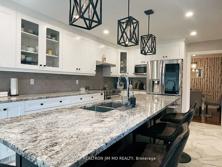 60 Silverbirch Pl — Photo 11