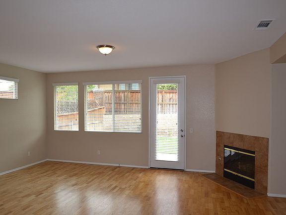 3rd image of 11592 Deerfield Dr