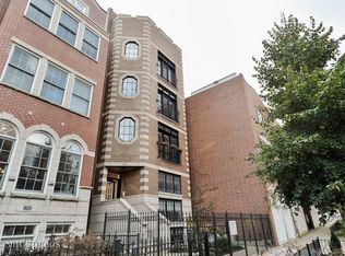 911 W Roscoe St APT 2, Chicago, IL 60657