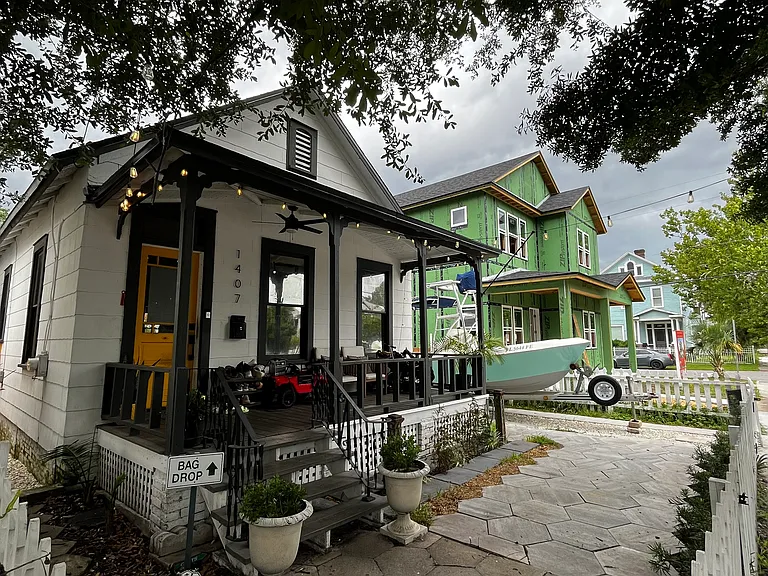 1407 Walnut St — Photo 1