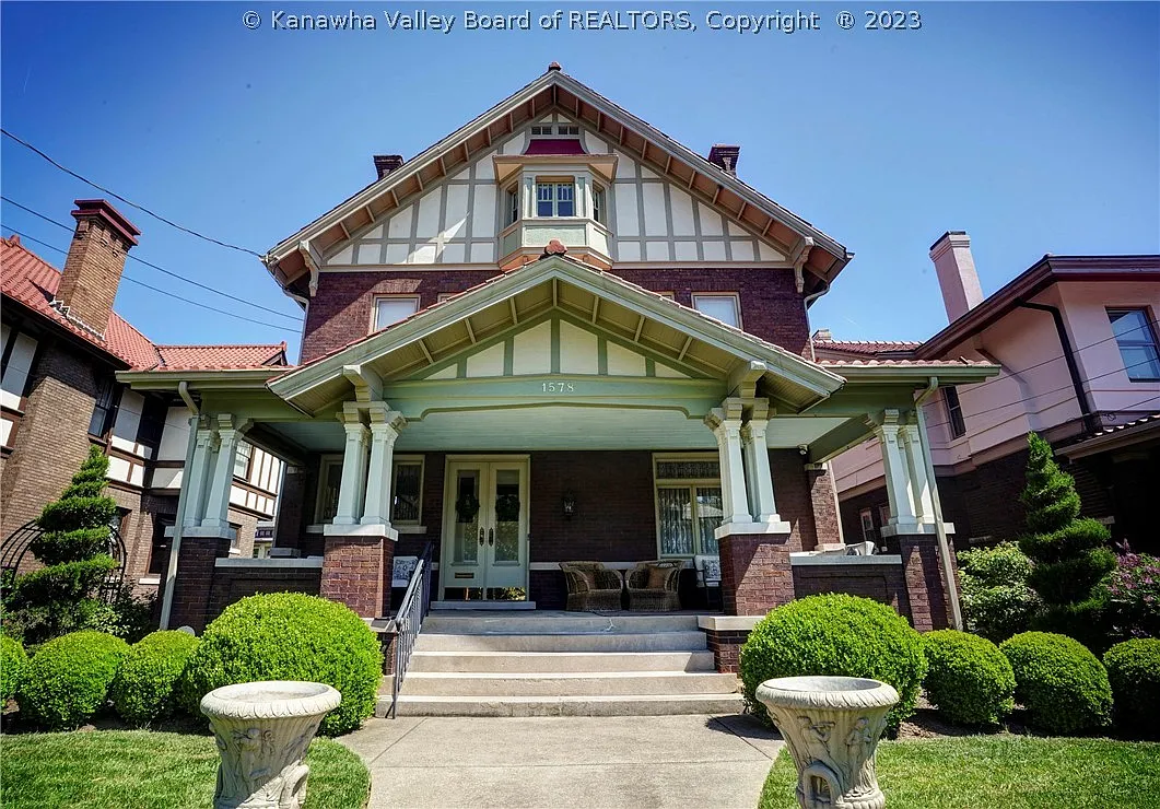 1578 Virginia St E photo 1