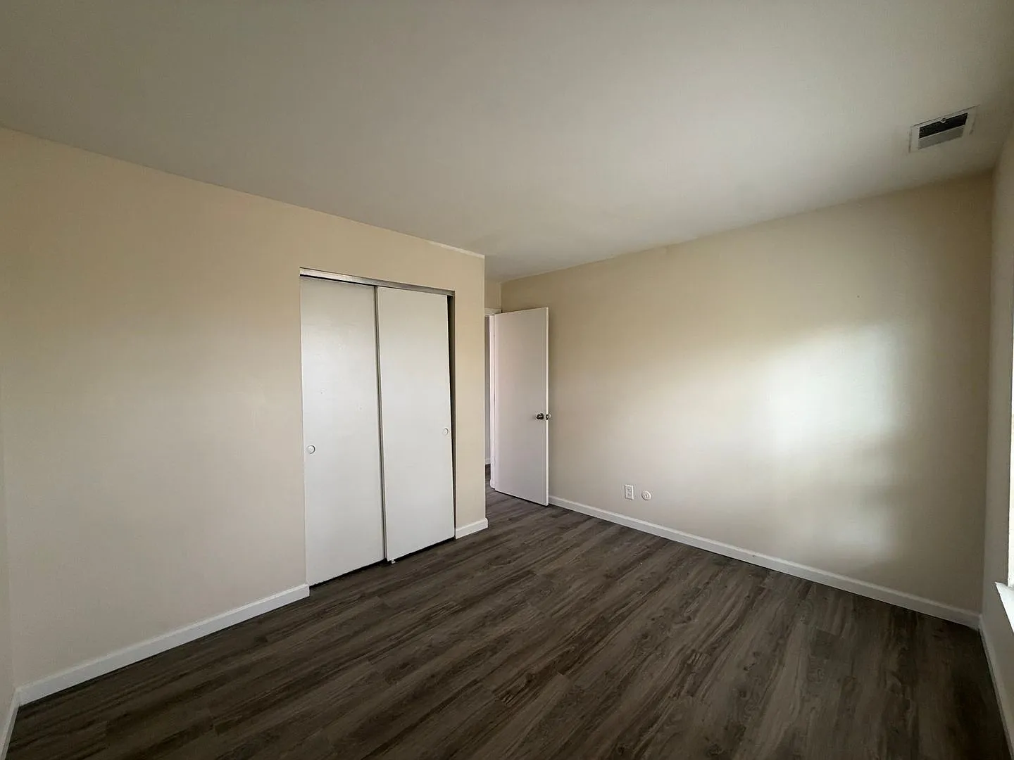911 Georgian Drive — Photo 4