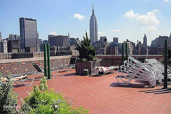 Sold by Sotheby's International Realty | media 11