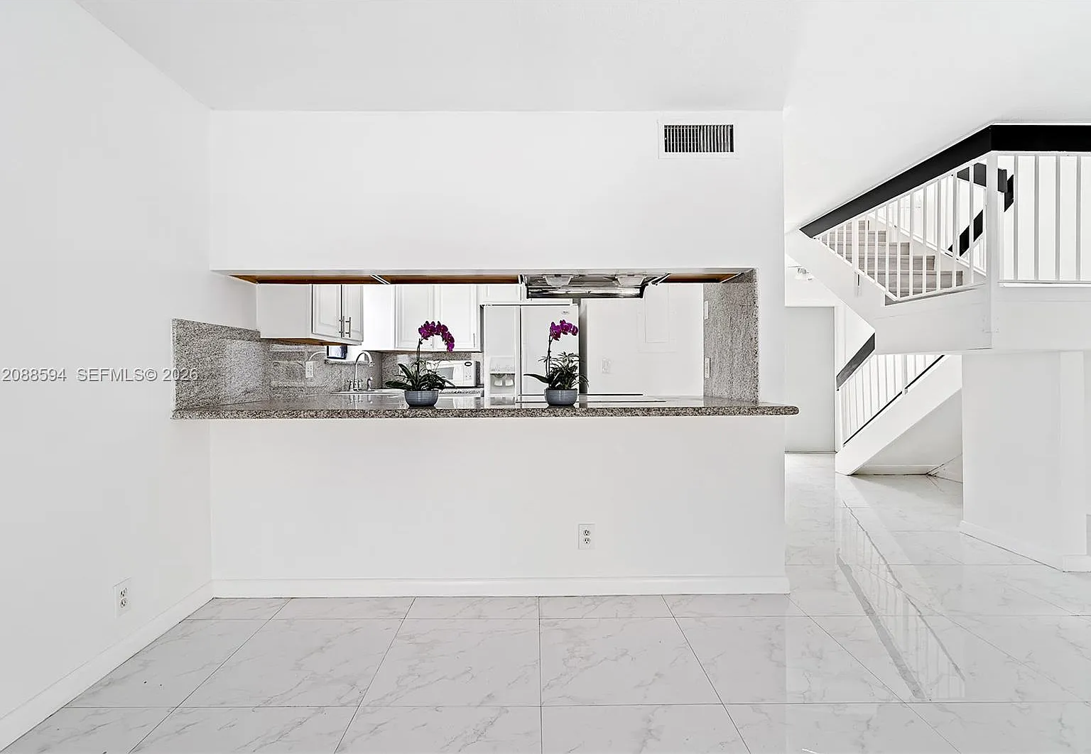 Maplewood Townhouses Cond — Photo 3
