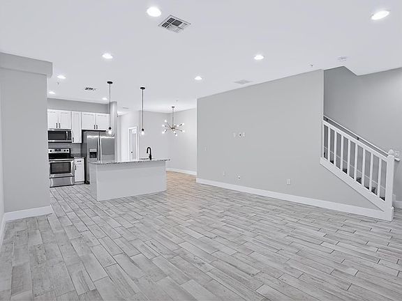 5th image of 2233R E Kaley Ave #6