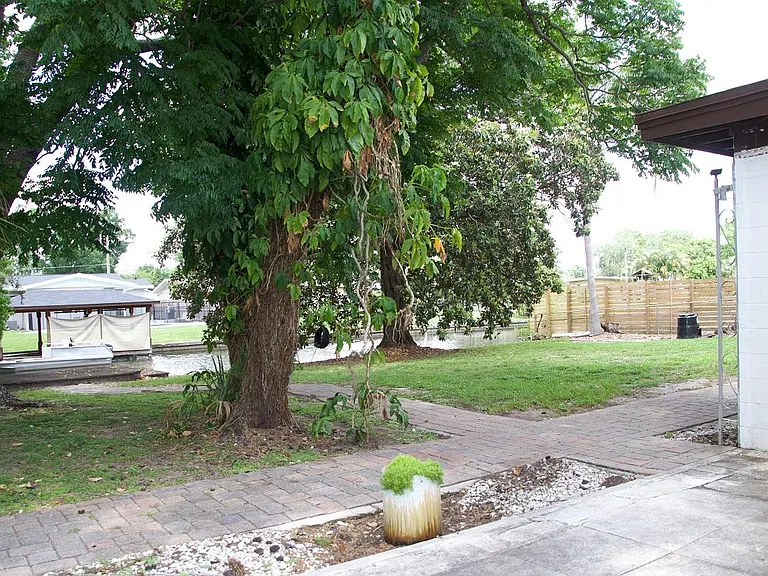 2809 Gulfstream Rd — Photo 4
