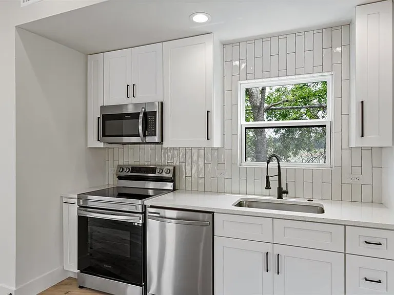 8507 Hathaway Dr #B — Photo 30