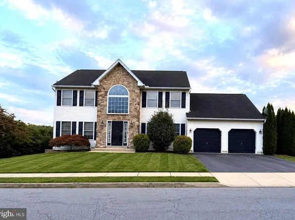 17 Shelly Dr, Sinking Spring, PA 19608