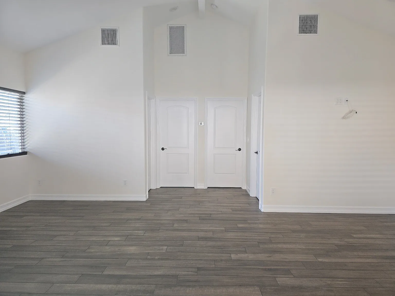 2 bed, 725 sqft, $2,400 — Photo 4