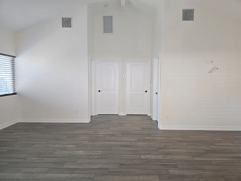 15421 S Williams Ave #1/2 — Photo 4