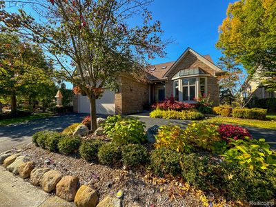 5040 Oakbrooke Dr, West Bloomfield, MI, 48323