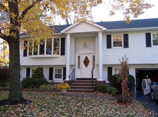 14 Hopi Trl, Oak Ridge, NJ 07438