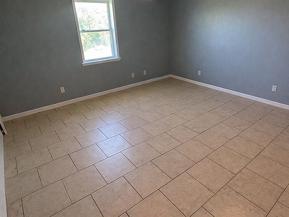 3rd image of 11210 Parkwood Ct S