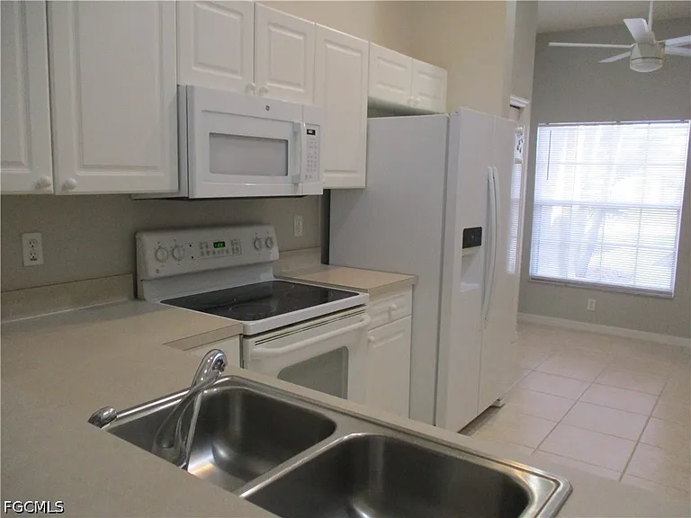 4330 SW 7th Pl — Photo 5
