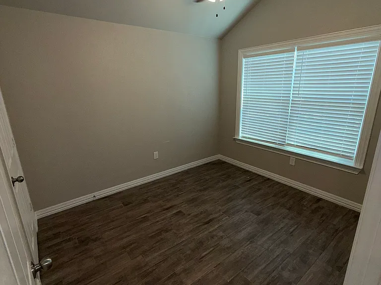 826 United Dr — Photo 14