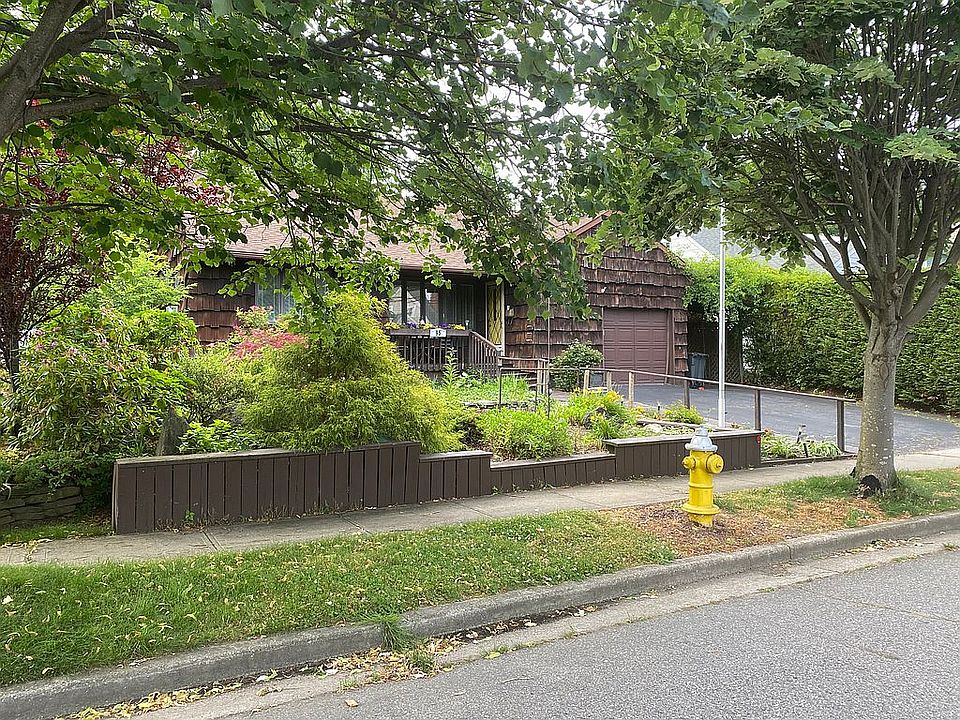 1st image of 95 Wyandanch Ave