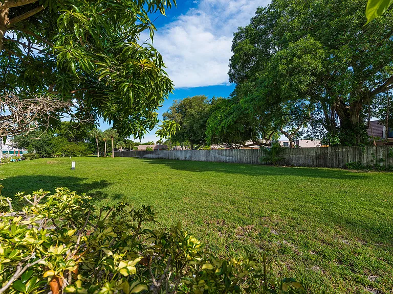 1013 NW 53rd St — Photo 9