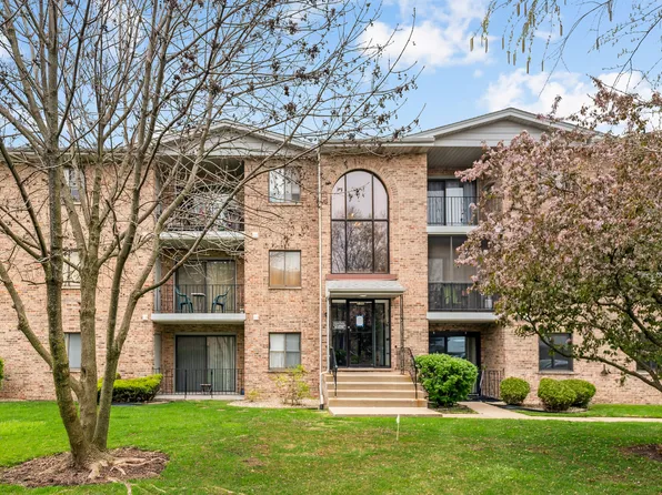 13248 W Circle Drive Pkwy APT 402, Crestwood, IL 60418