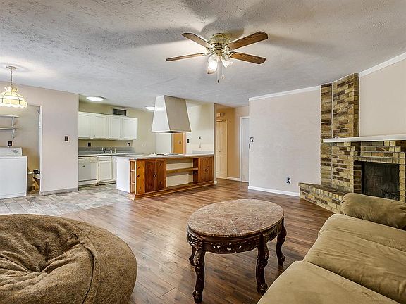 3rd image of 6909 Misty Glen Ct