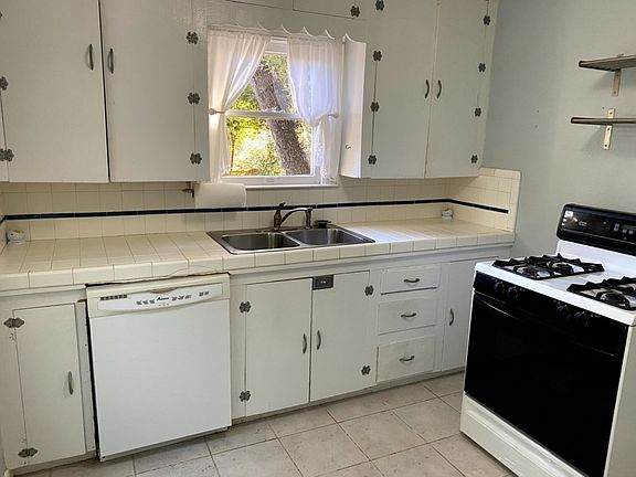 3rd image of 2156 Morning Glory Ave