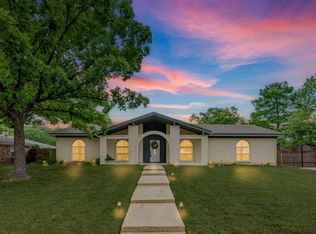 2814 Summerdale Dr, Hurst, TX 76054