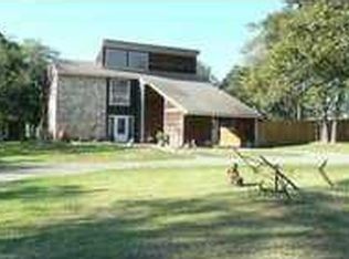 11084 Hummingbird Ln, Hearne, TX 77859