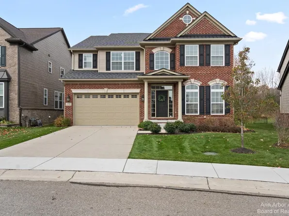 4793 W Stonegate Cir, Orion, MI 48359