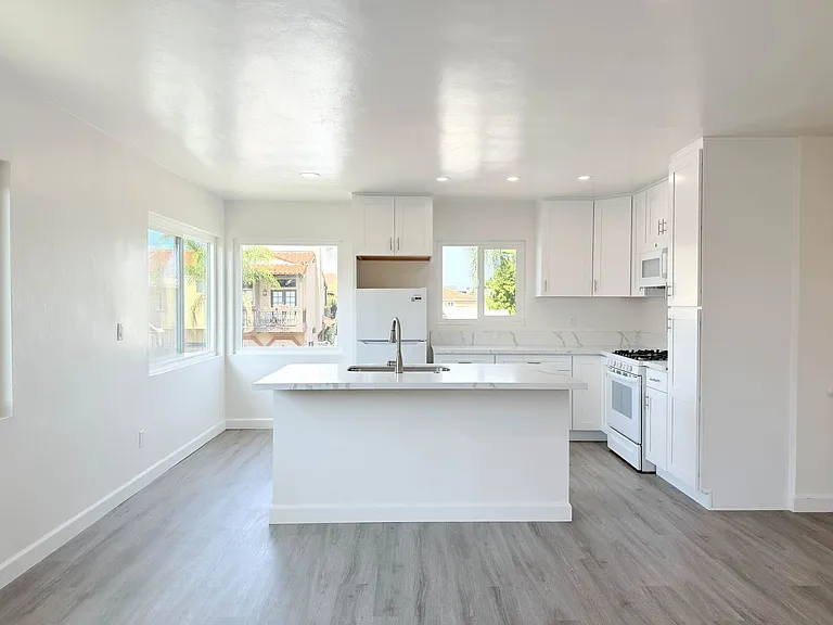 4427 Estrella Ave — Photo 19