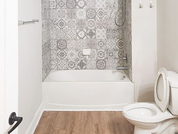 4th image of 216 W 9th St Unit 301