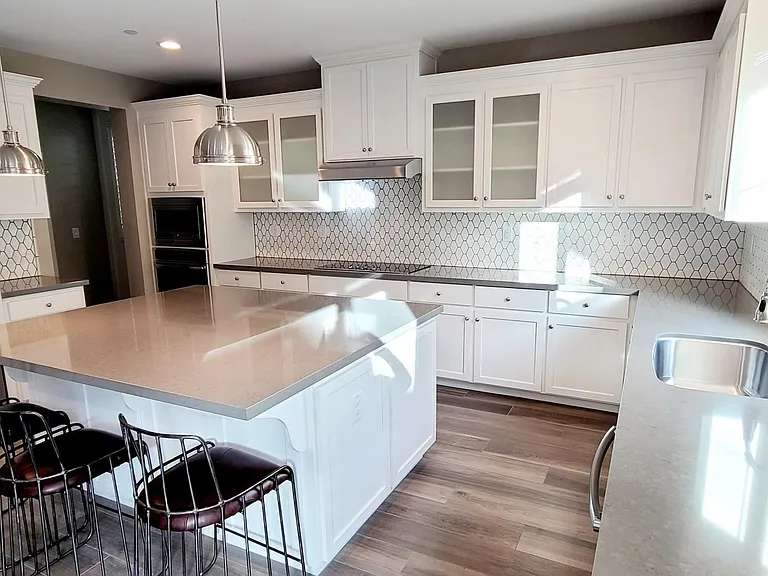 1066 Forbes Ln — Photo 8