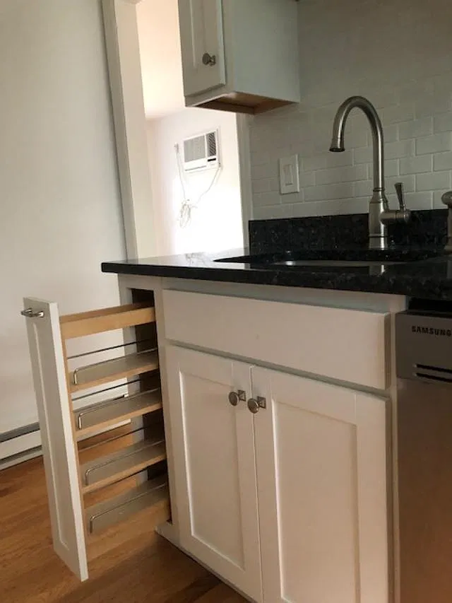 3 bed, 1.5 bath, 1200 sqft, $3,700 — Photo 3