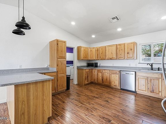 4th image of 639 N 93RD Street