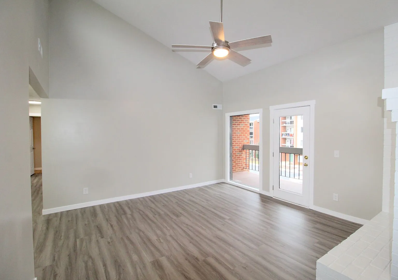 Remodeled 2 bedroom 2 bath condo on the top floor with vaulted ceilings - 1026-12 Blue Ridge Dr. — Photo 2