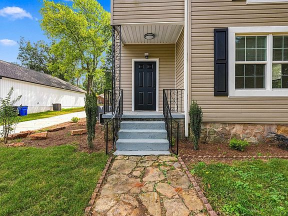 3rd image of 808 Tuscaloosa St