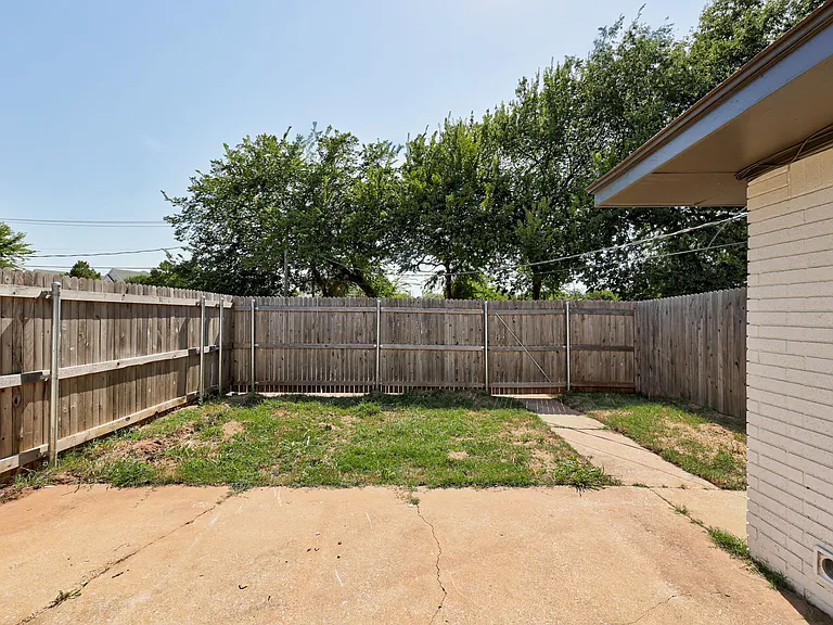 2212 Donna Dr — Photo 54