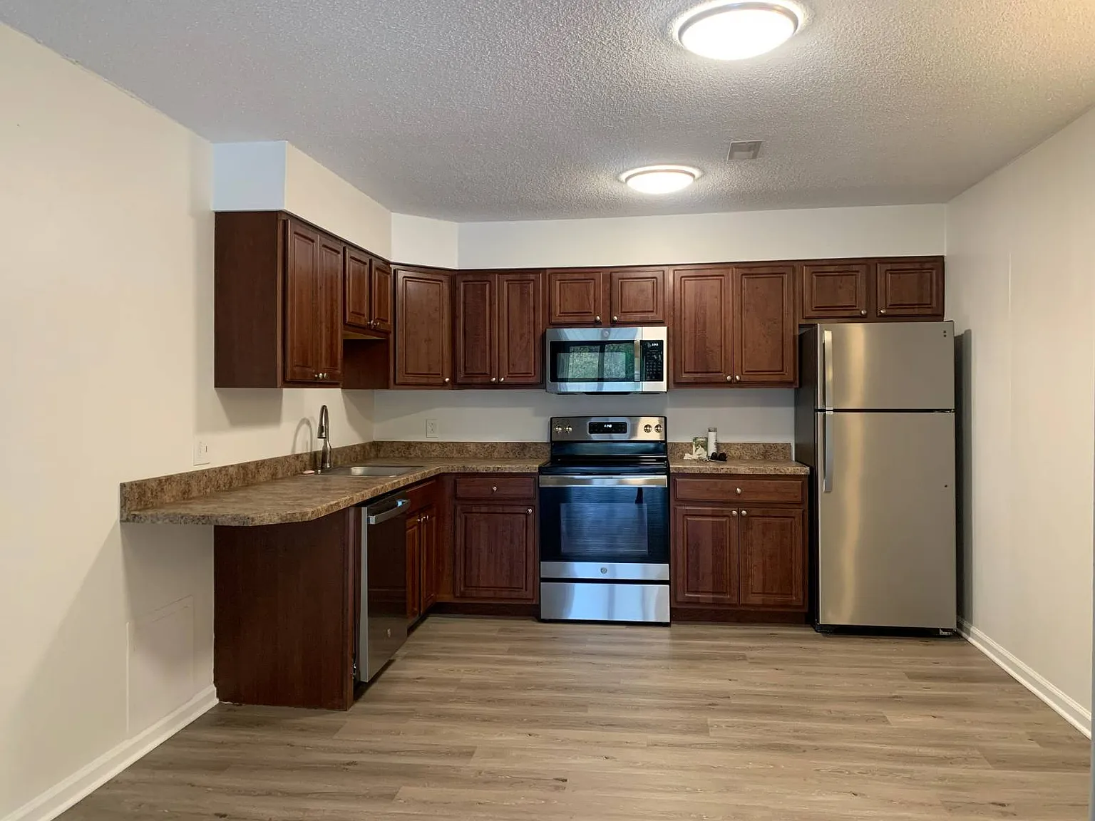 1 bed, 1.0 bath, $1,295 — Photo 1