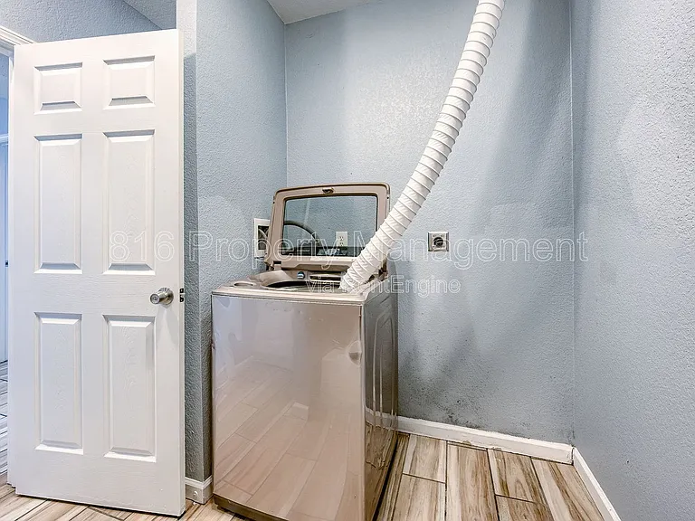 6901 Jackson Ave #6903 — Photo 10