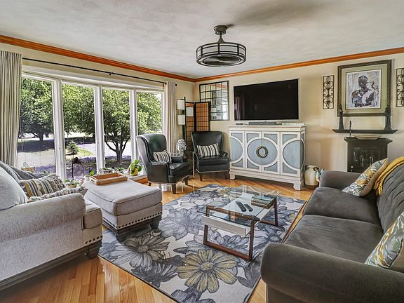 5th image of 6025 N Sheridan Rd