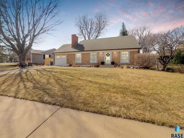 2305 S Carter Pl, Sioux Falls, SD 57105