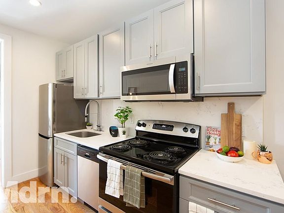 4th image of 761 Manhattan Ave APT 2