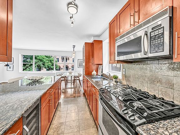 4th image of 130 E 63rd St APT 3E