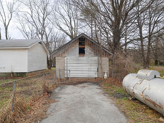 4th image of 221 Trowbridge Rd