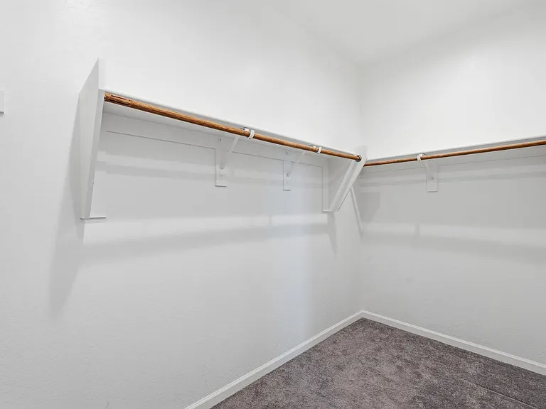 2440 W Bowker St — Photo 25