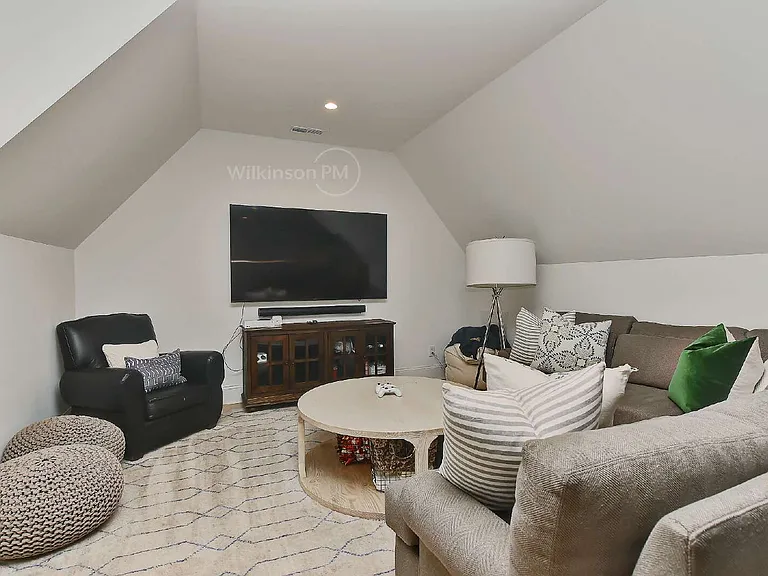 9705 Saddle Ave — Photo 68