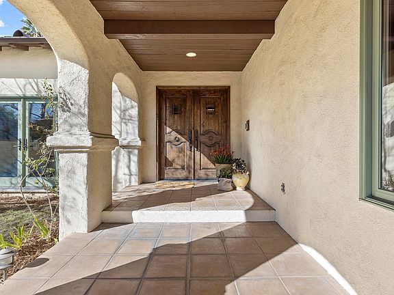 4th image of 1597 Crest Dr