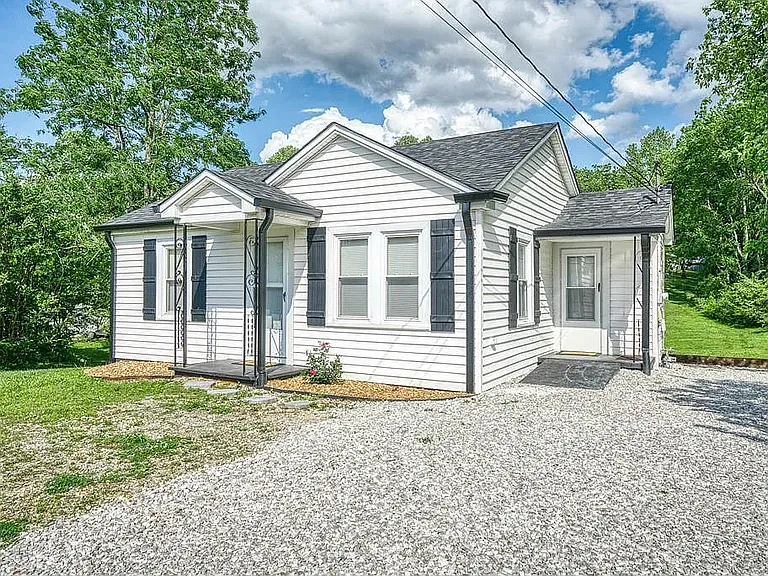 228 Wagoner St — Photo 1