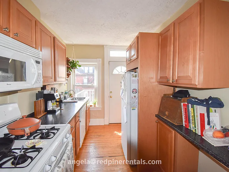 5930 Elwood St #3 — Photo 6