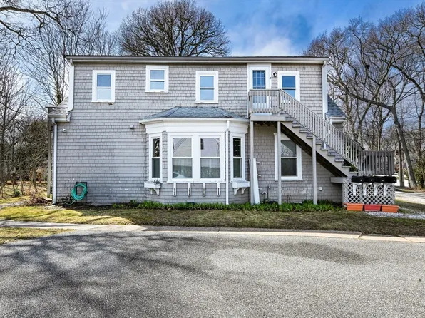 16 Lt Hauser Ln APT 3, Falmouth, MA 02540